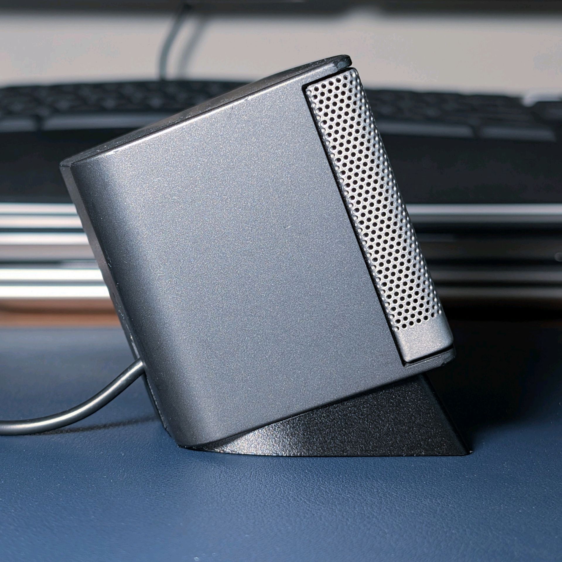 Bose Companion 3 Series II low-profile stand - Free 3D Print Model
