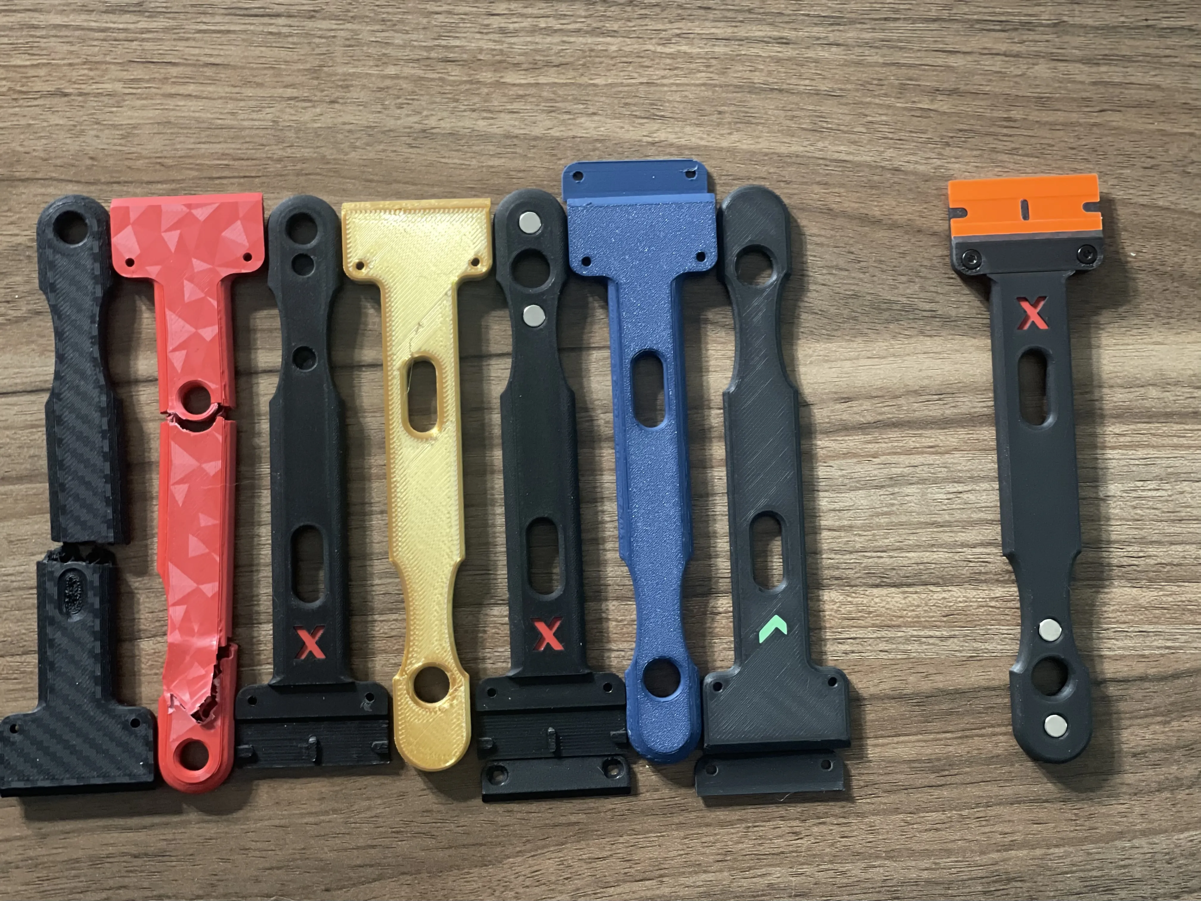 Ergonomic Scraper - Snap in plastic razor blades. - Free 3D Print Model ...