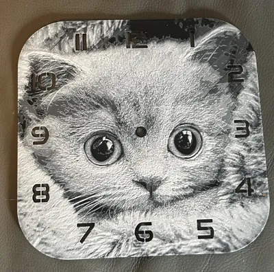 wall / desk clock cute kitten with big eyes by cP3D MakerWorld ...