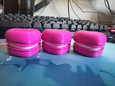 Clicky heart macaron keychain - Free 3D Print Model - MakerWorld