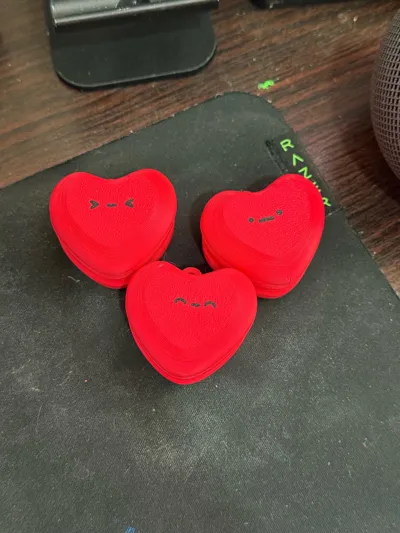 Clicky heart macaron keychain - Free 3D Print Model - MakerWorld