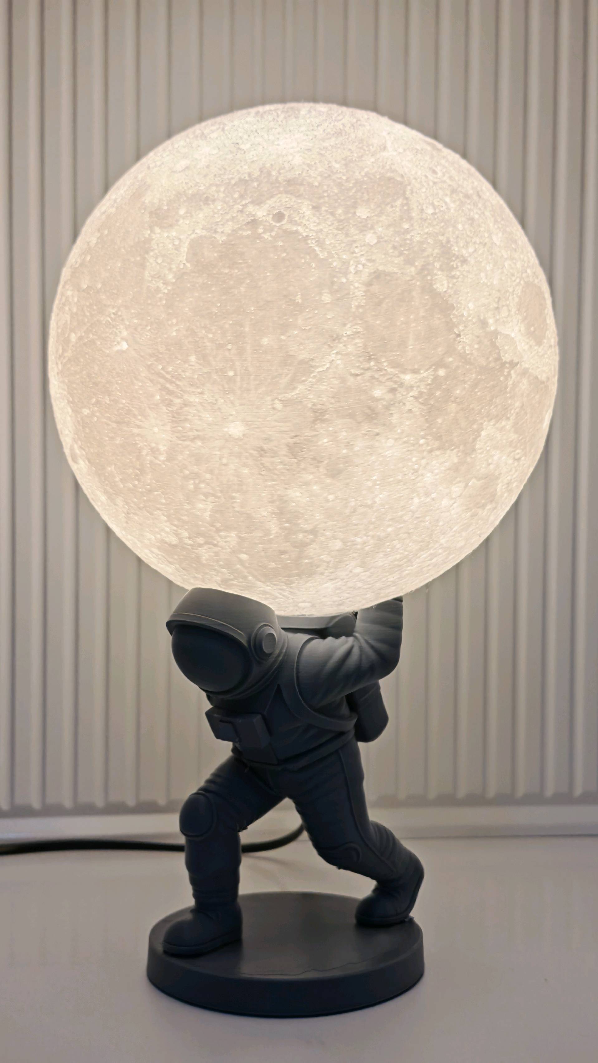 Moon Lamp with Wavy Stand (Fuzzy Skin) - Free 3D Print Model