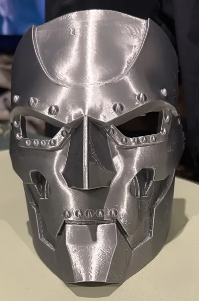 3Dプリント 調整可能なストラップ付きドクター・ドゥームマスク - 無料