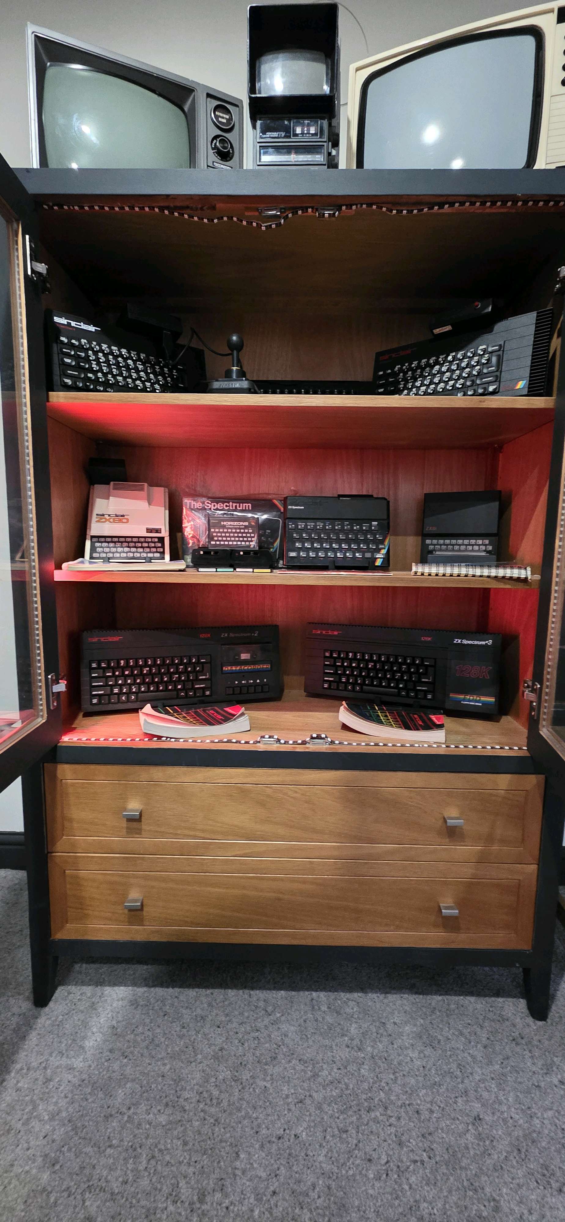 辛克莱ZX Spectrum（48k、128k 和+2/+3 型号）、ZX81 和QL 展示架