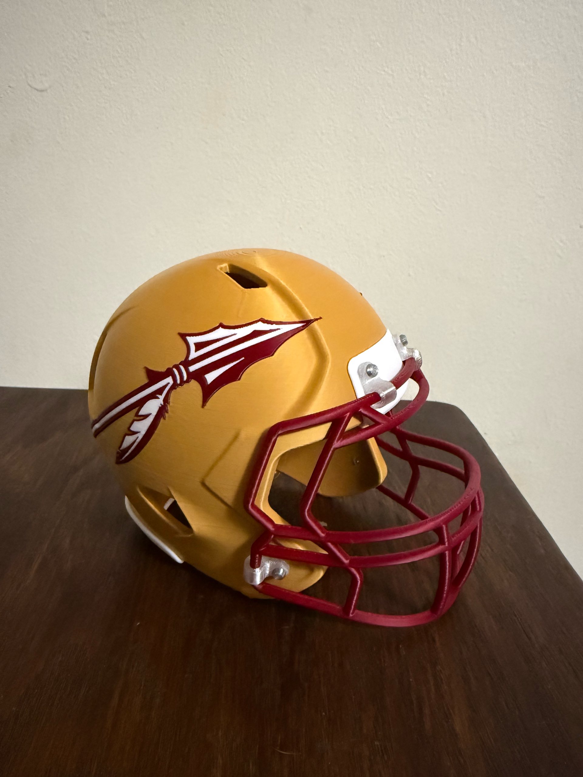 Casco de Fútbol Americano de los Seminoles de FSU del Estado de Florida -  Modelo de impresión 3D gratuito - MakerWorld, image size:1920x2560