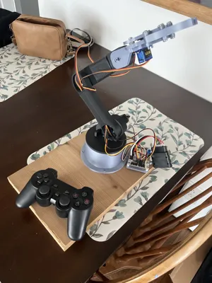 Robotic arm Remixed by Trax MakerWorld: Download Free 3D Models