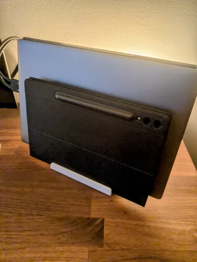 Vertical laptop and tablet stand by Jiwet MakerWorld: Download Free 3D ...