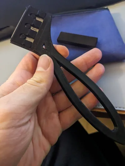 Ergonomic Razor Blade Scraper Handle by 3dagon MakerWorld: Download ...
