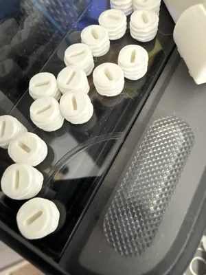 Overlapping slim Magnetic curtain clips by marco.nielsen MakerWorld ...