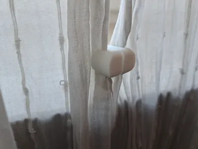 Overlapping slim Magnetic curtain clips by marco.nielsen MakerWorld ...
