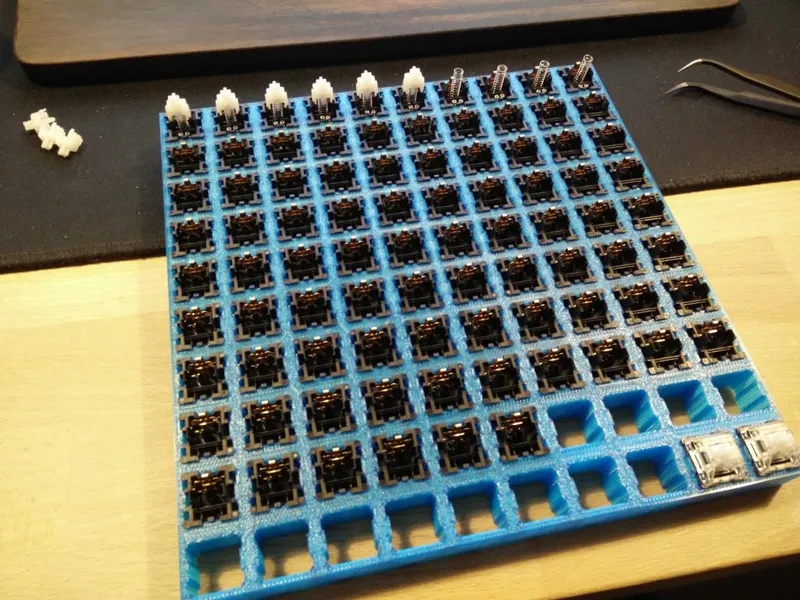 Cherry MX switch modding station/holder