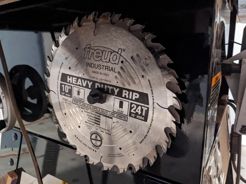 Table saw blade holder / mount