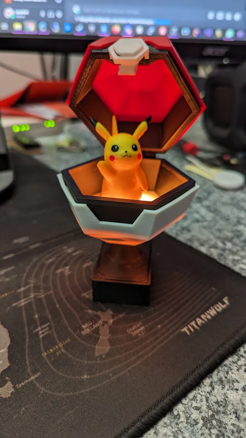 Low Poly Pokeball Lamp