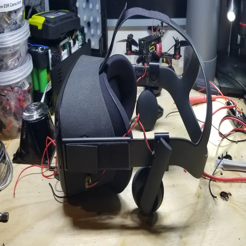 Oculus Quest adapter for Rift CV1 head phones (no nuts needed)