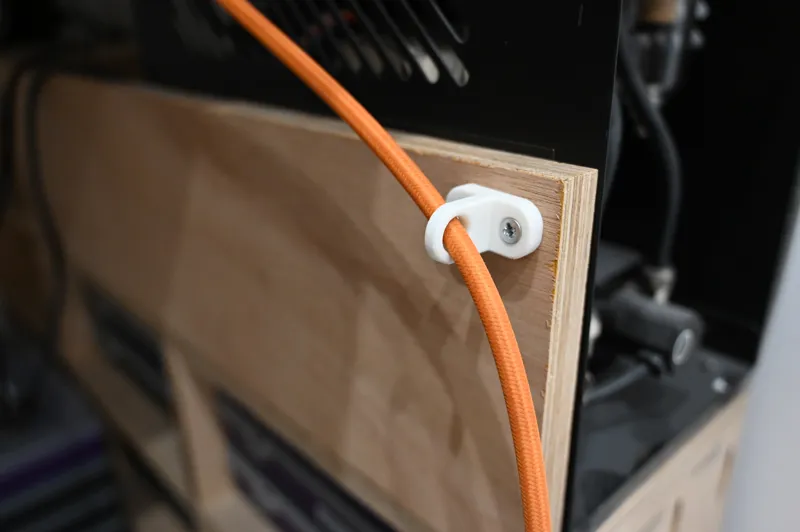 Airbrush Hose Guide