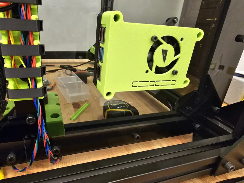 Raspberry Pi 4 case, VESA mount (Fan mounted on case)