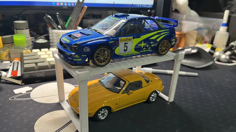 1/24 Stackable Scale Car Lift Storage