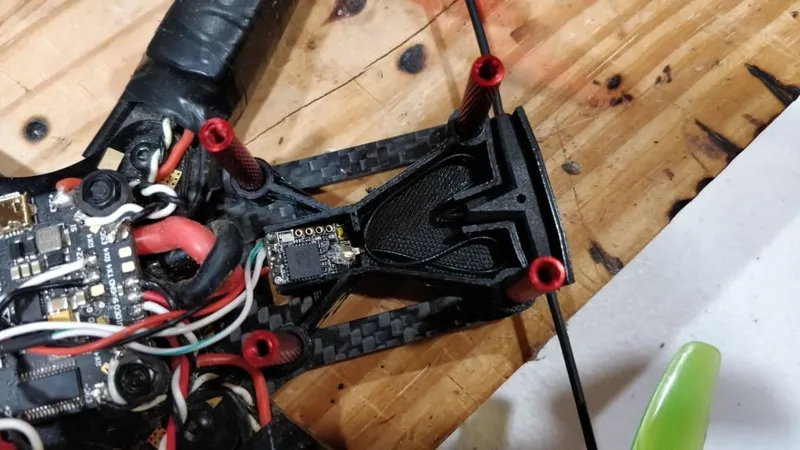 Frsky R9MM and T antenna Martian II bay