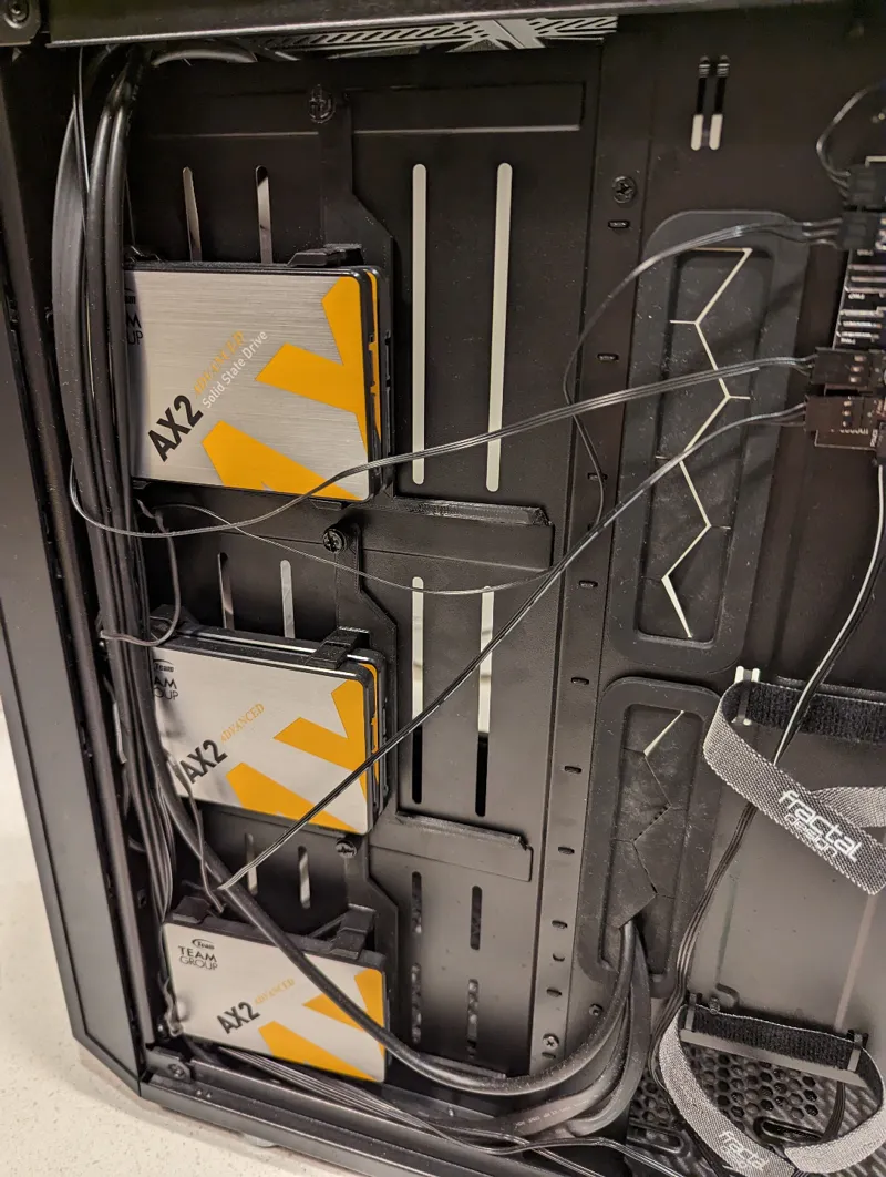 Fractial Design Double 2.5in Drive Holder - For Meshify and Define Cases