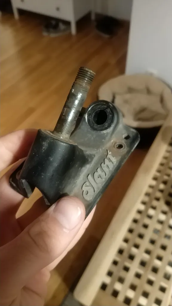 Pivot cup for Bear and Slant trucks