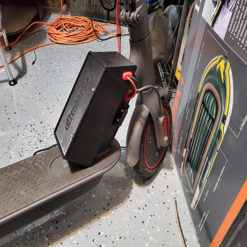 M365 Battery Box with lid and grommet 