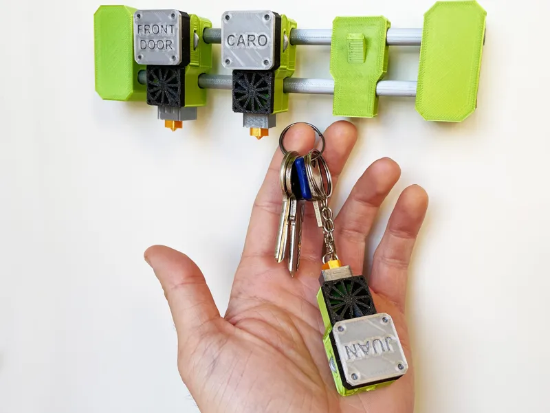 THE X AXIS KEY HOLDER