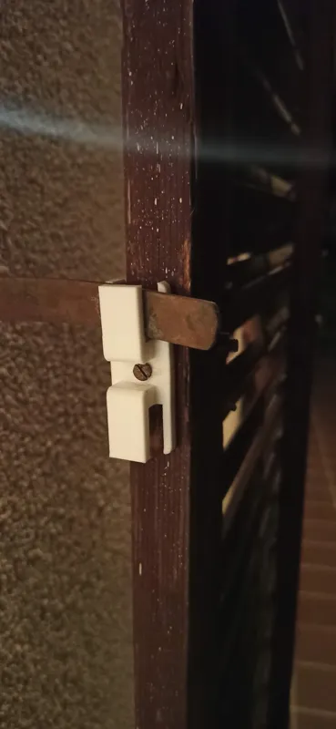 Custom window stop bracket