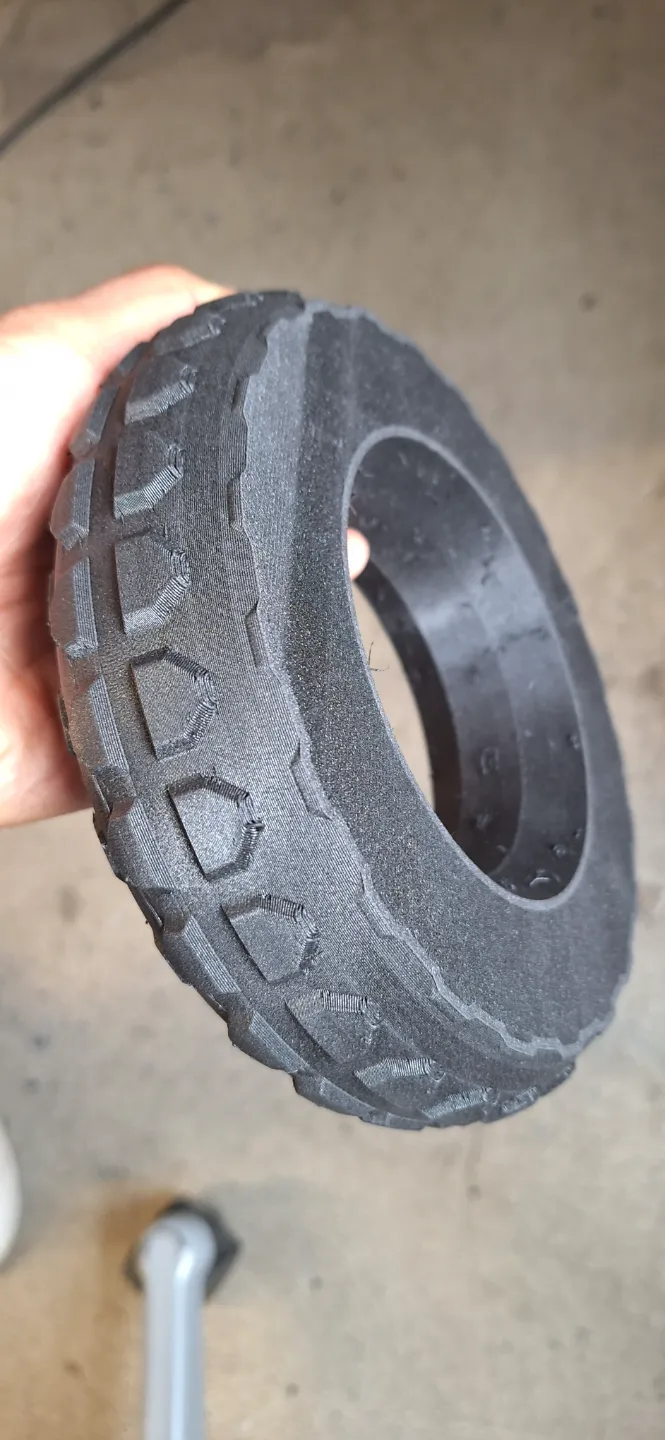 17cm diameter tire with texture