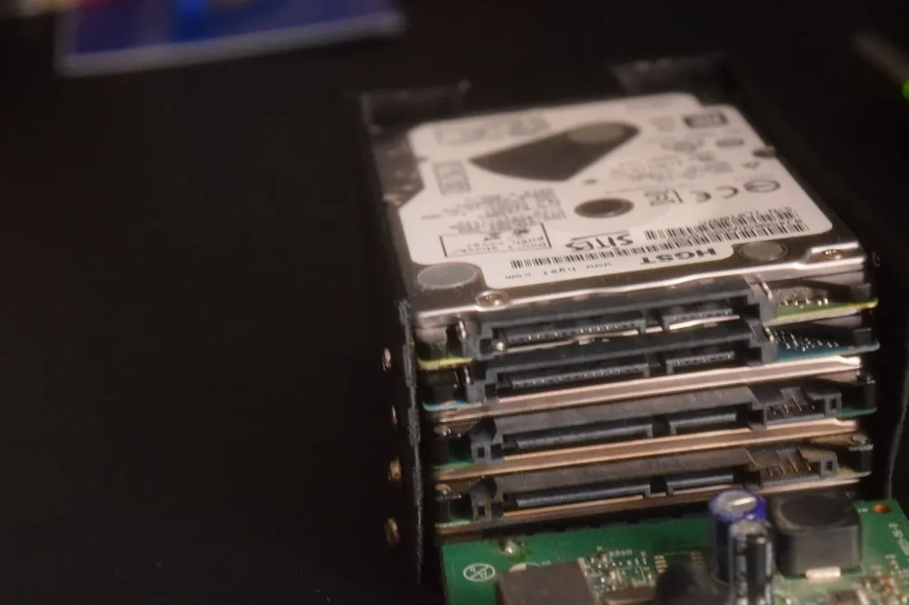 Sata Box Texture Sata HDD / SSD 6Pack Case by 3DPrintinGreece.grMakerWorld: Download ...