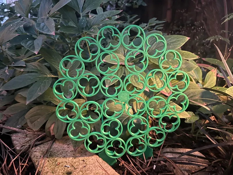 Trefoil Flower Trellis
