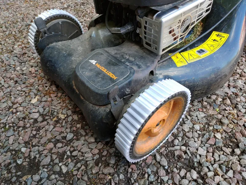 McCulloch driving wheel