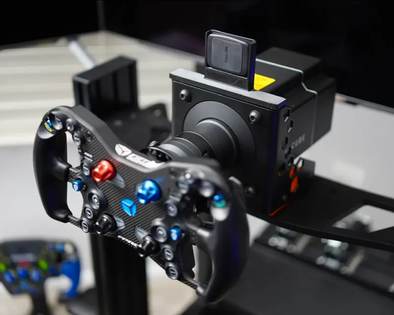 SIMUCUBE MAGNETIC PHONE HOLDER DASH