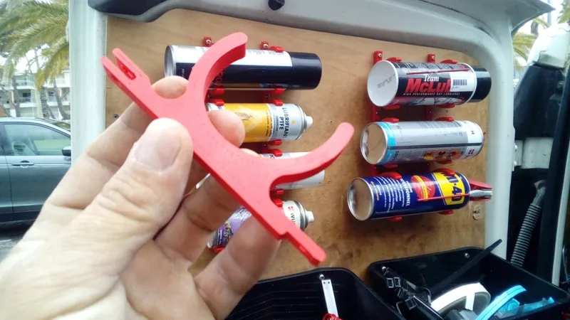 Strong C clip for spray canister
