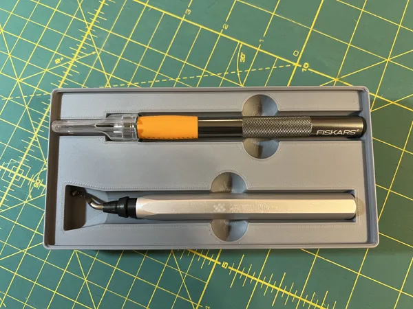 Support Gridfinity ébavureur et cutter Fiskars