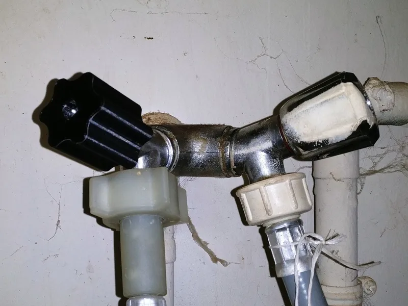 Robinet d'arrivée d'eau lave vaisselle