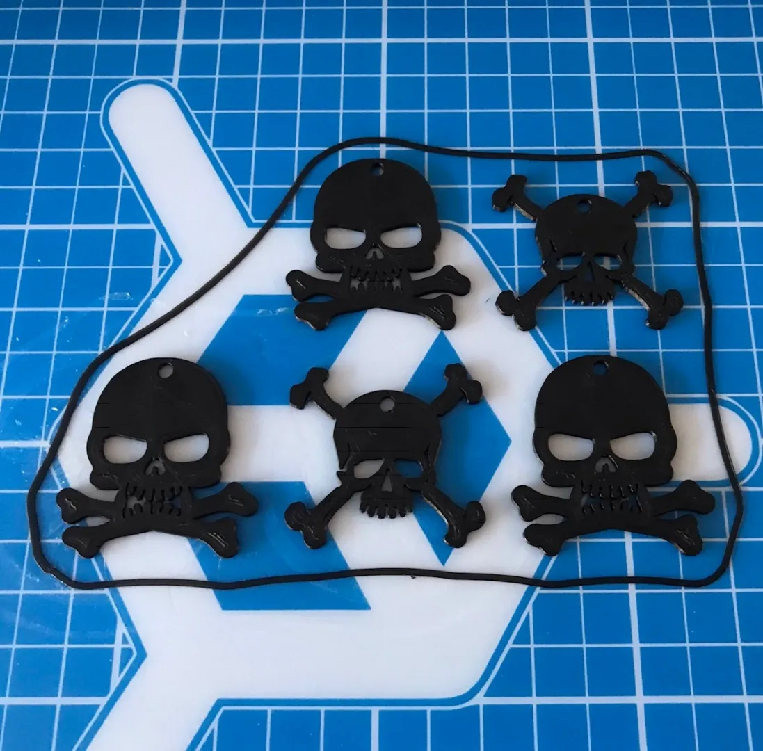 skull earrings view 3