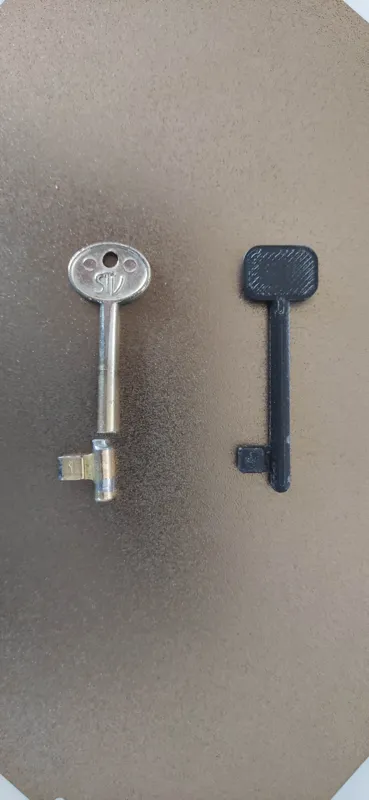 Universal key for indoor doors