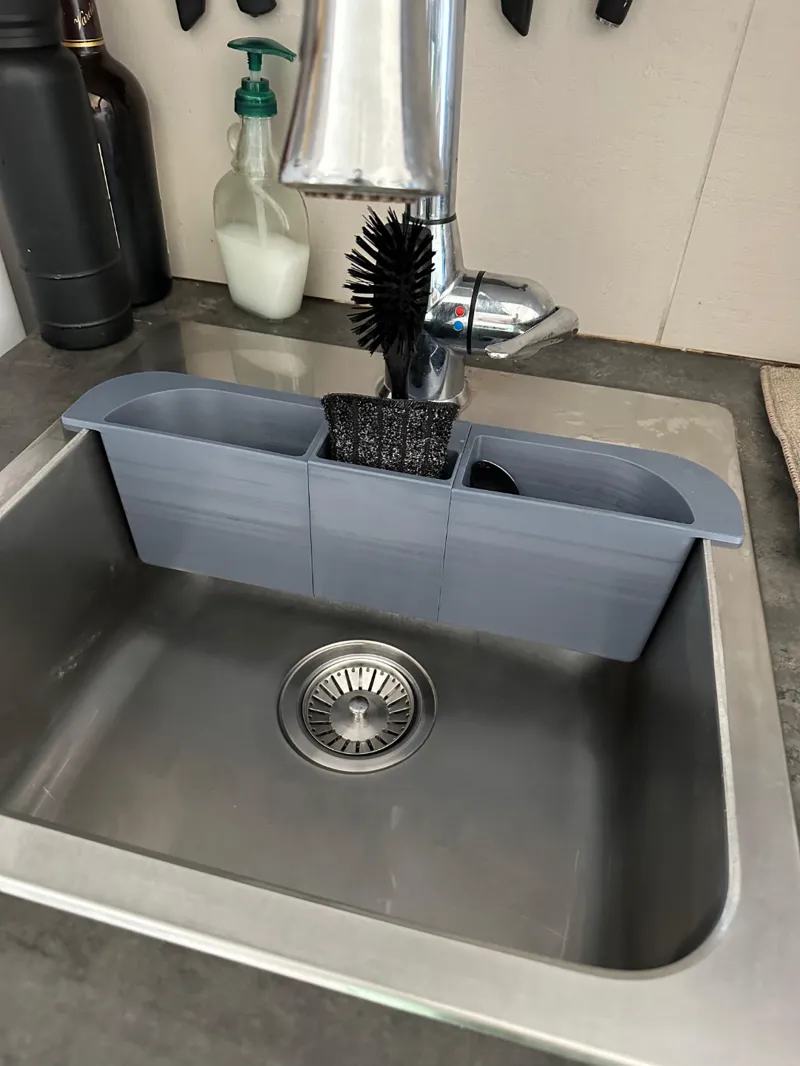 Kitchen sink utensils dryer