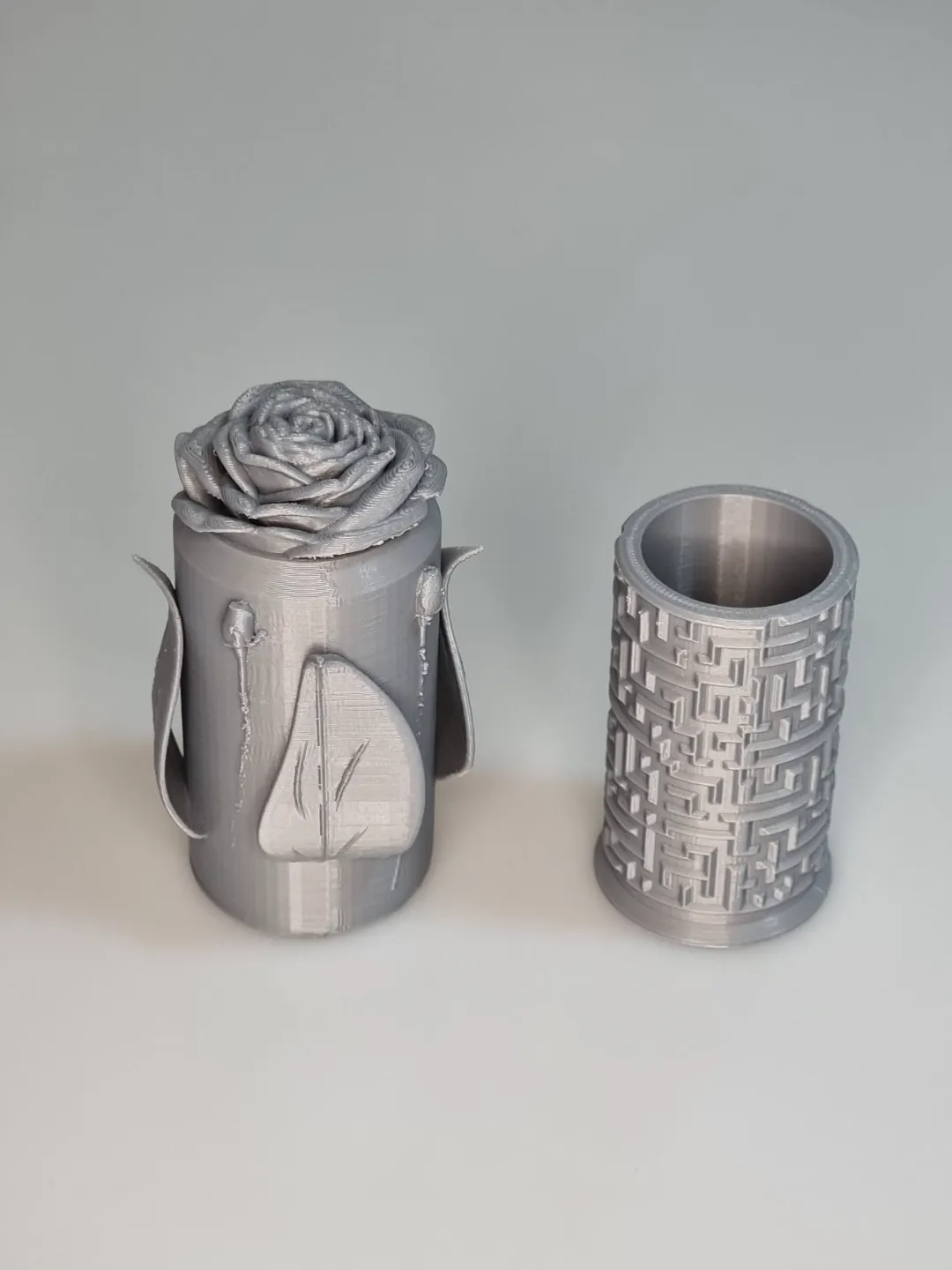 Boîte-puzzle cylindrique labyrinthe et rose