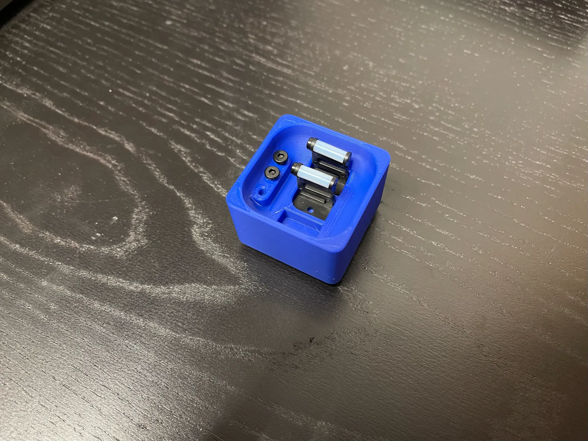 Nozzle Wiper Bin with Screw holes by patrick.luescher