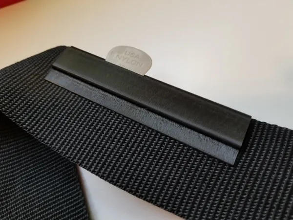 Porte-médiators universel pour sangle de guitare