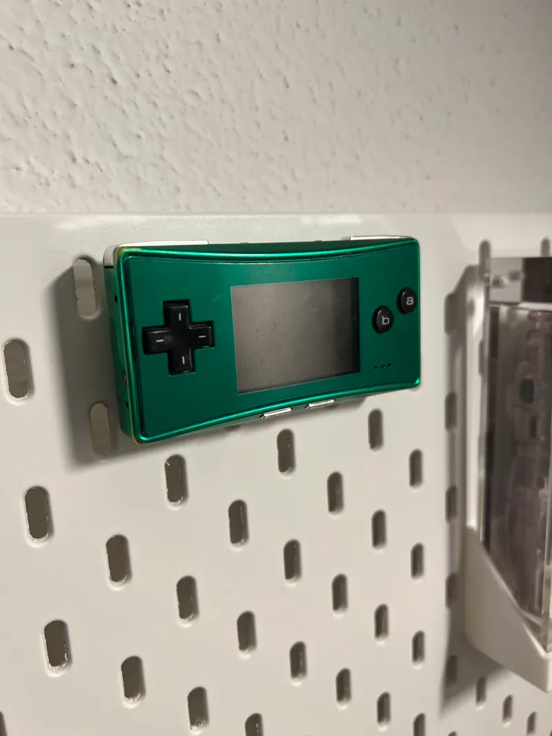 Game Boy Advance, Advance SP, Micro Skadis Stand