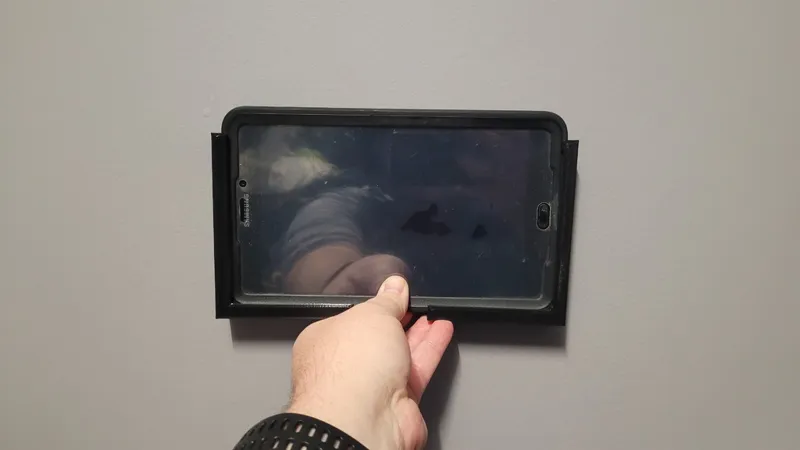 Galaxy Tab A in case Wall mount
