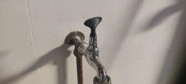 Clé carrée 6,1 mm pour robinet d'eau
