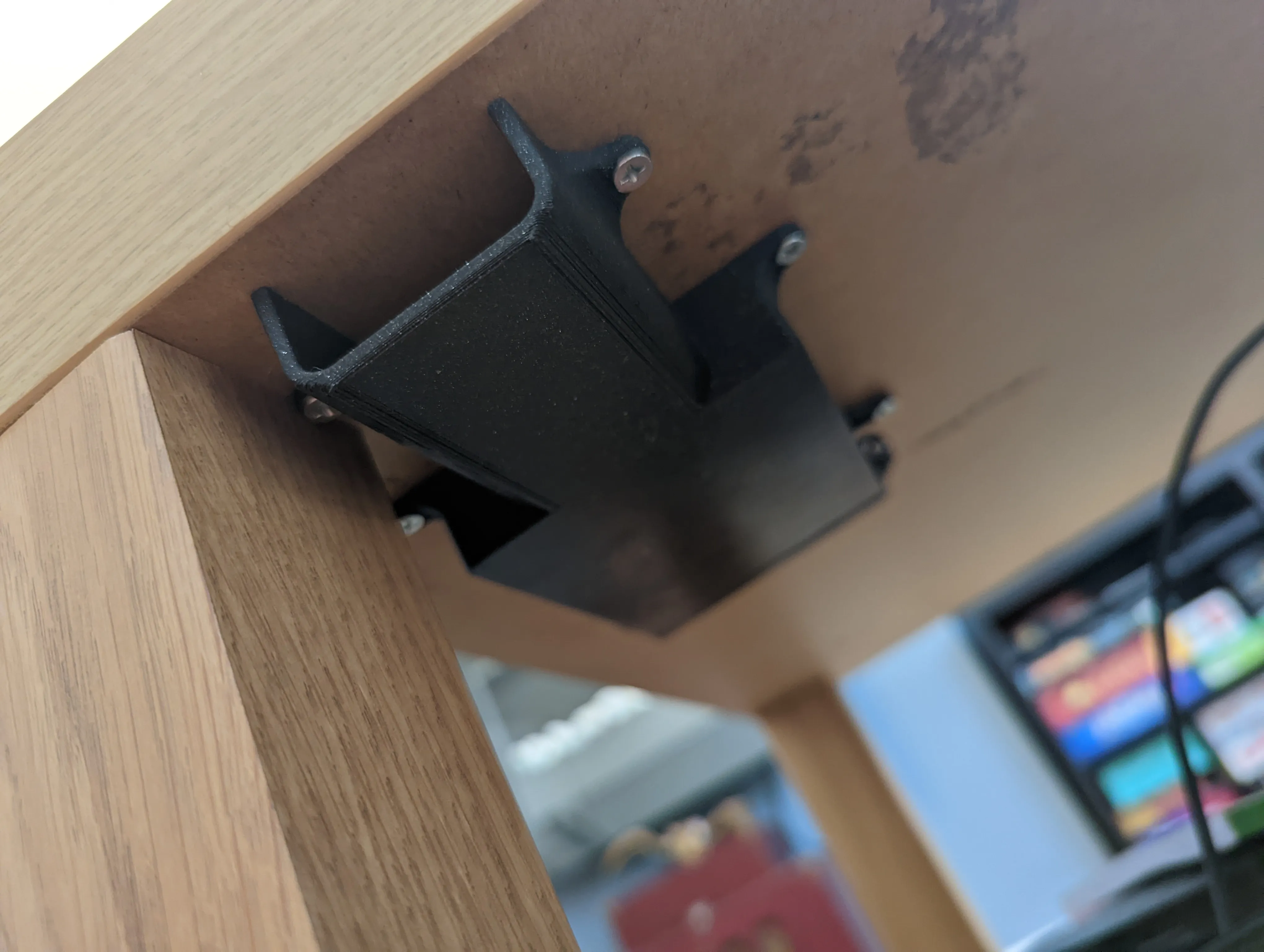 Google Chromecast TV Remote Push-Click mount by ByteSlinger - MakerWorld