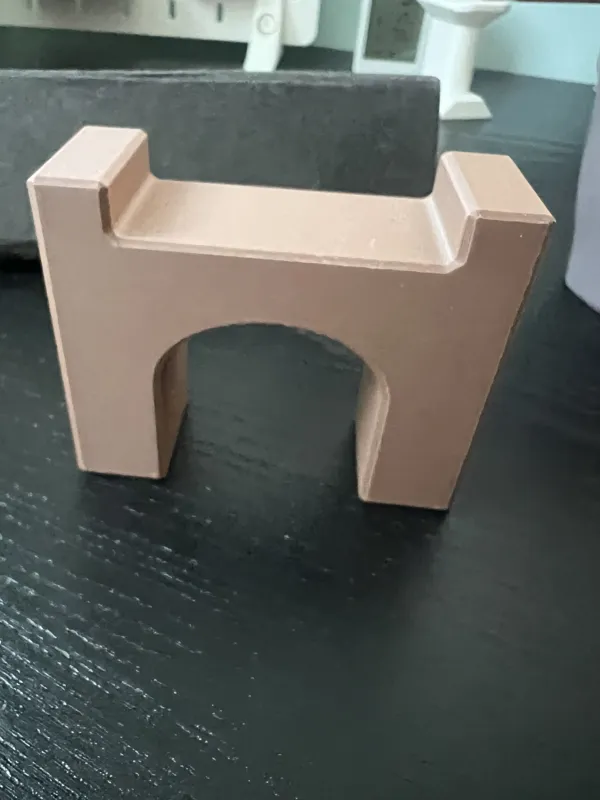 Pont arche élargi pour circuit de train en bois