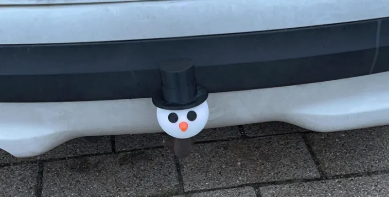 snow man to car