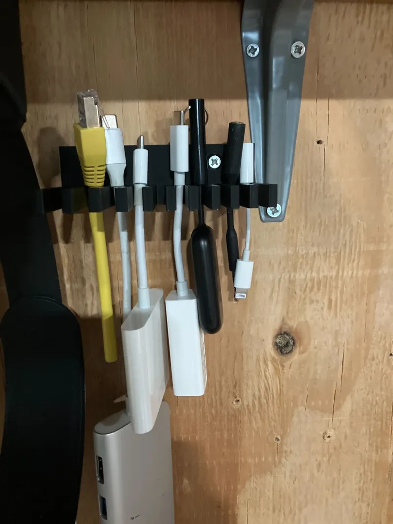 Dongle dangler
