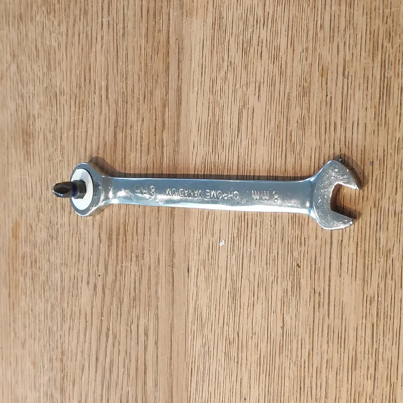 Screwbit adapter for M8 ratchet wrench