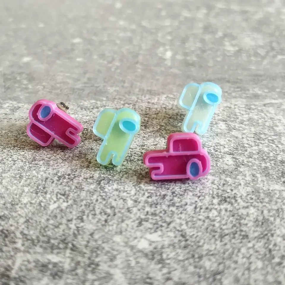 AMONG US EARRING view 2